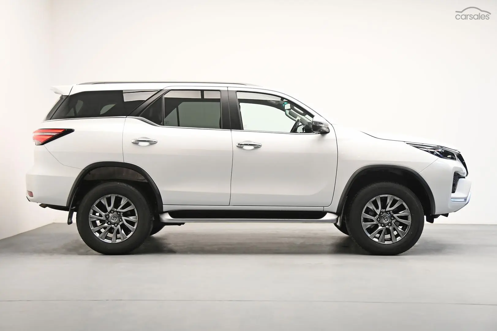 2023 Toyota Fortuner Image 3