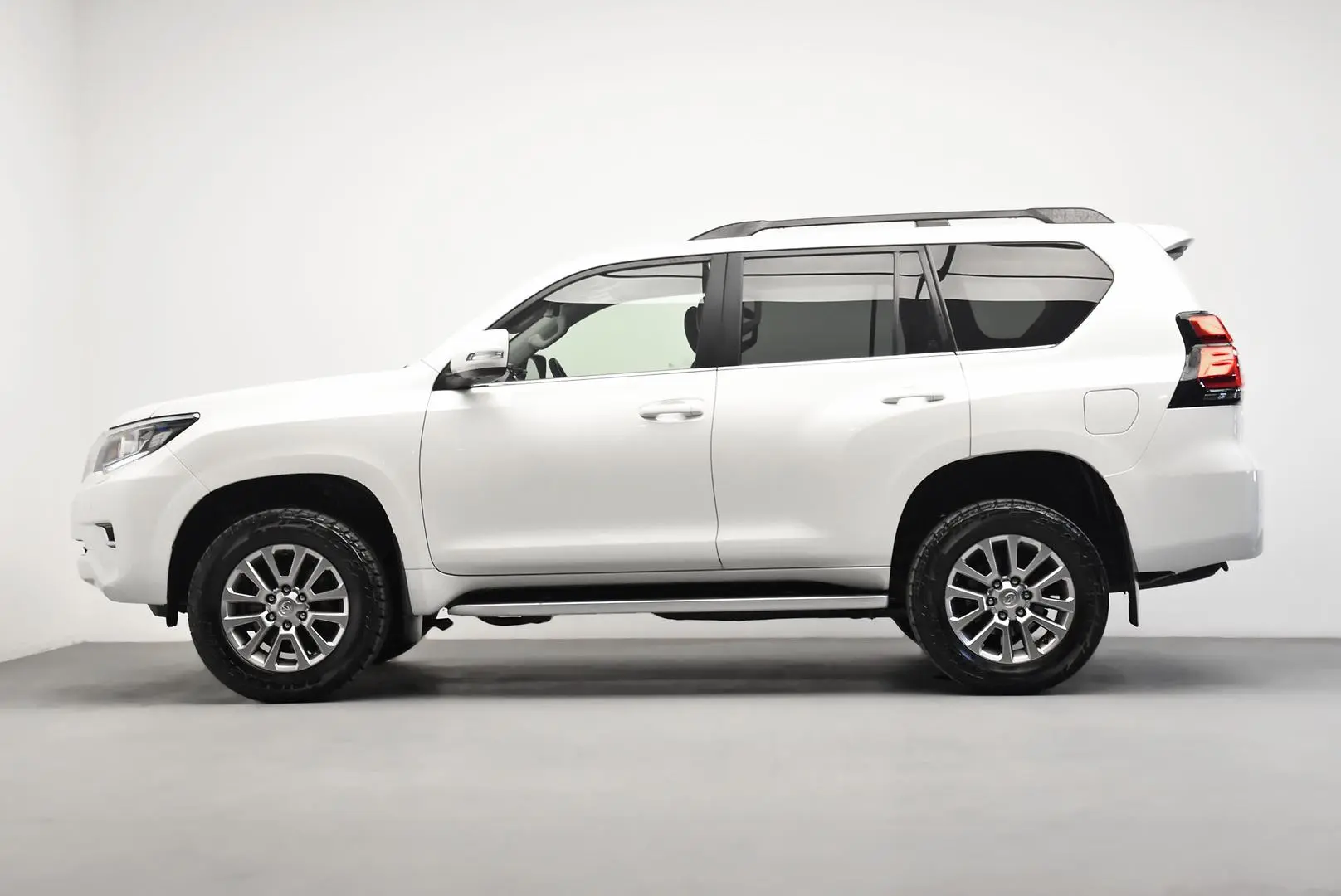 2020 Toyota Landcruiser Prado Gallery Image 4