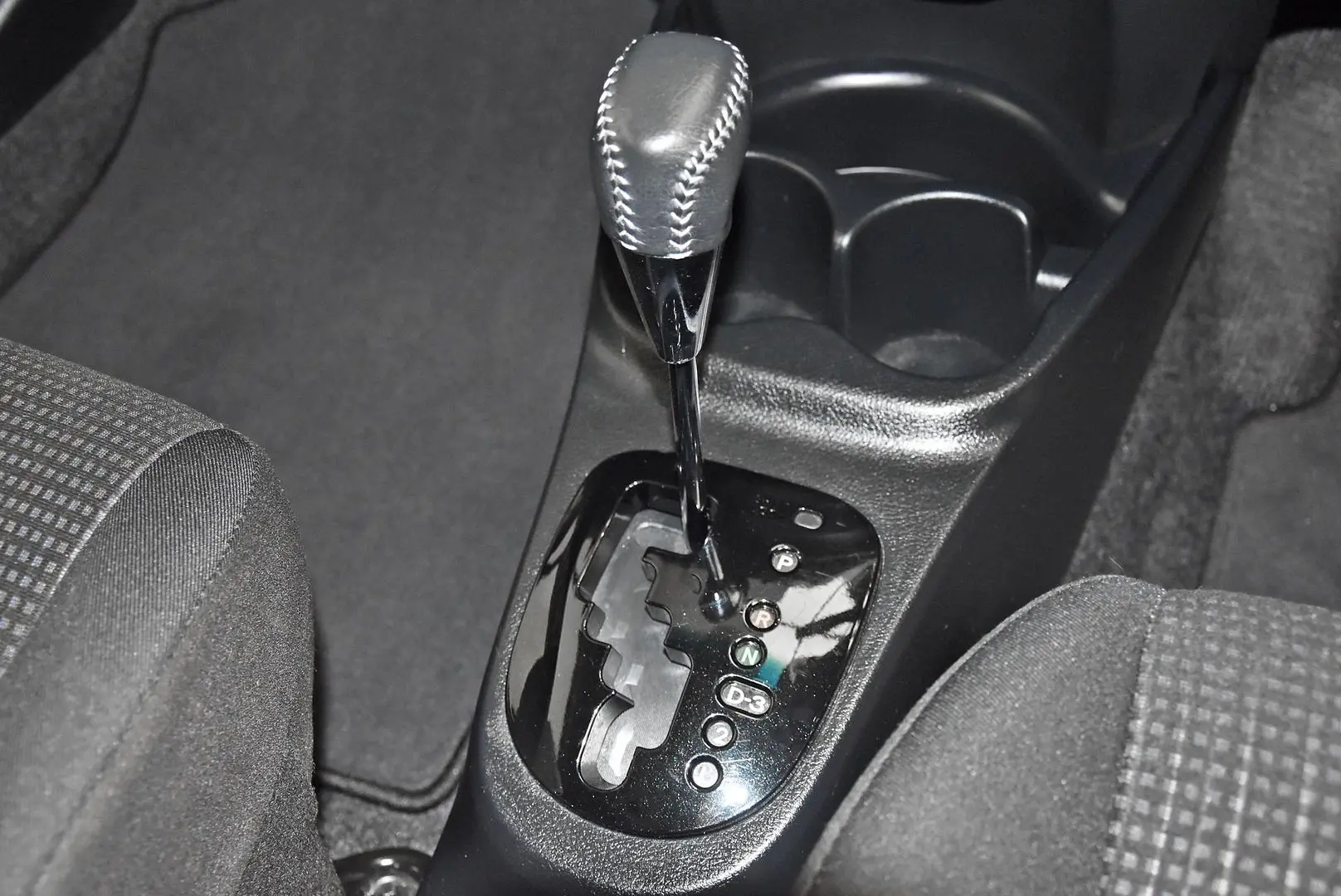 2019 Toyota Yaris Gallery Image 13