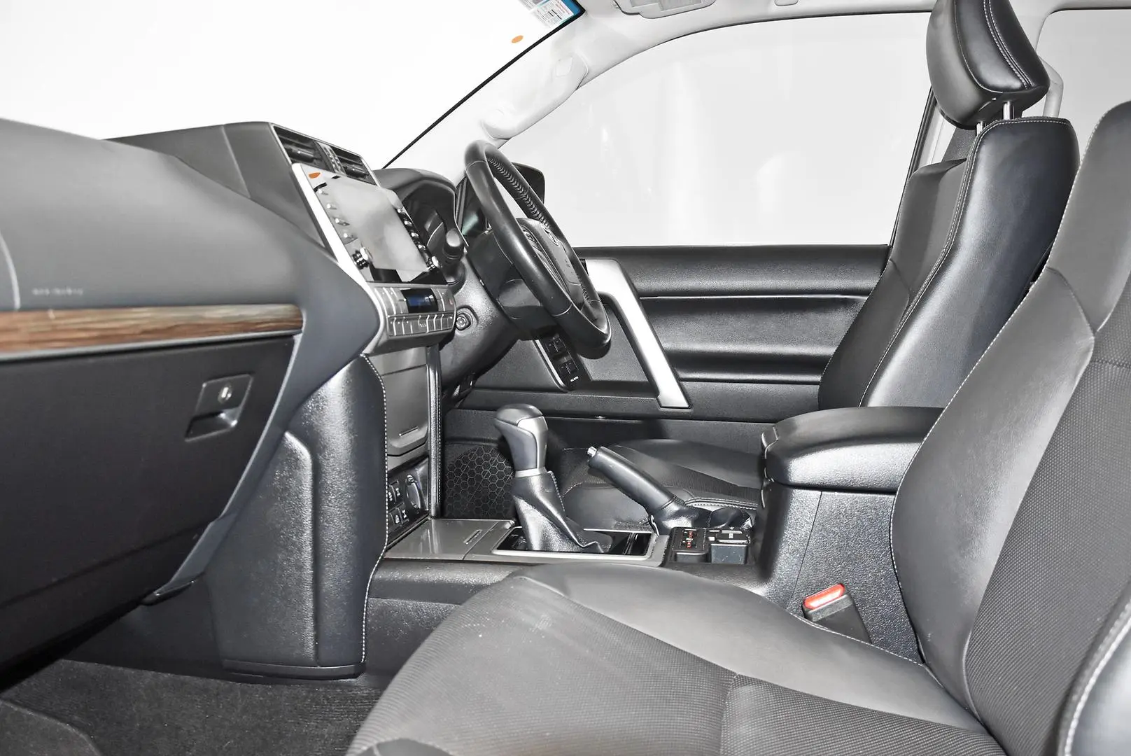 2023 Toyota Landcruiser Prado Gallery Image 16