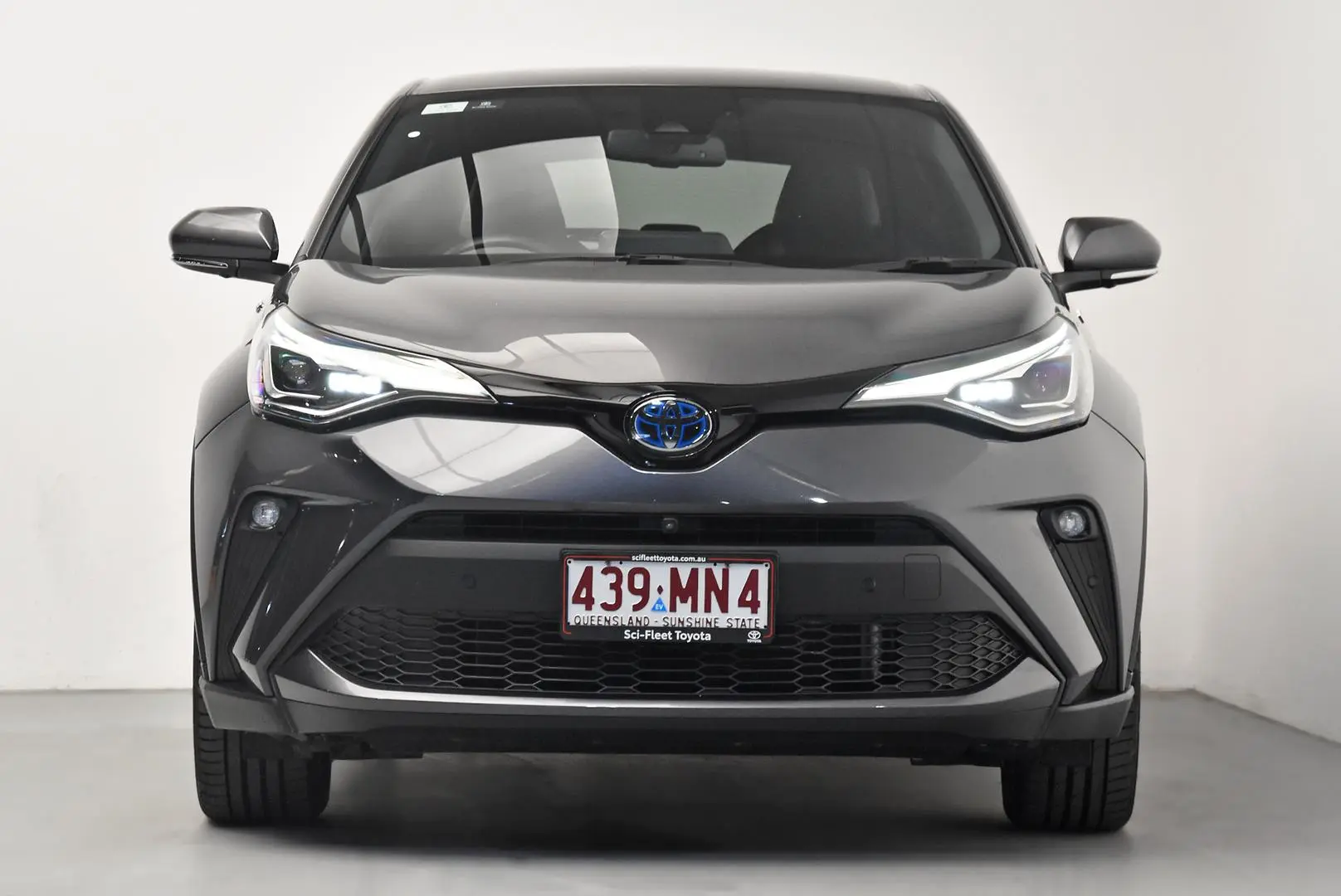 2022 Toyota C-HR Gallery Image 2
