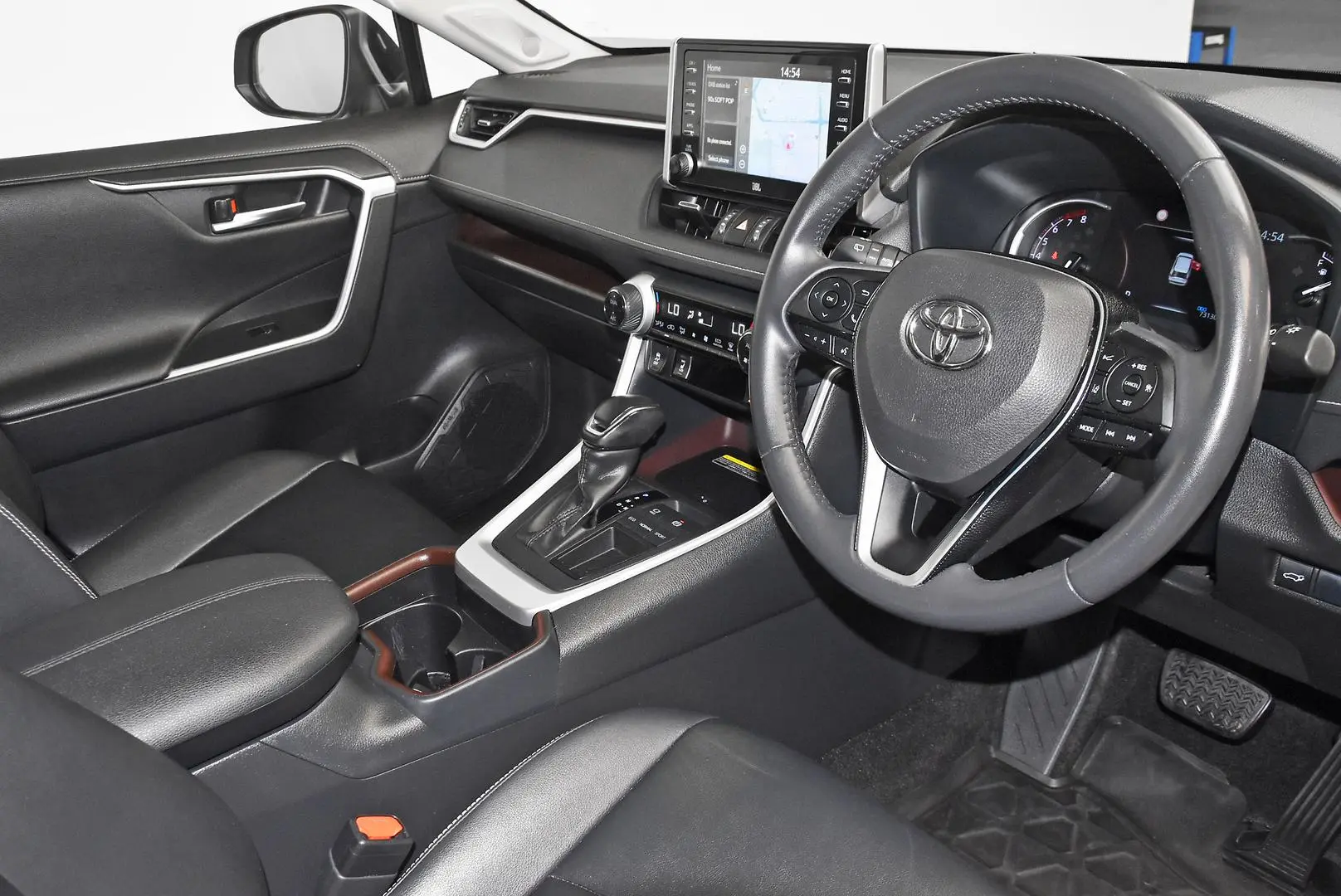 2020 Toyota RAV4 Gallery Image 9