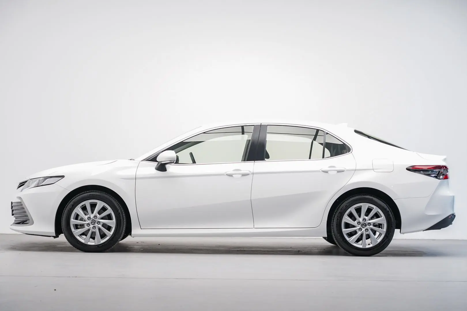 2024 Toyota Camry Gallery Image 3