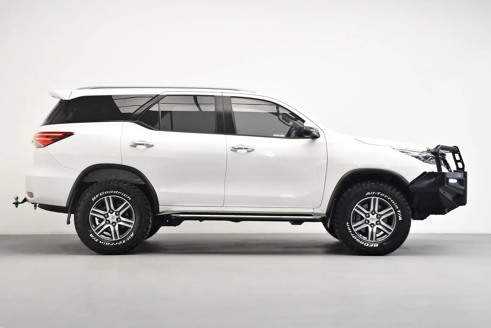 2022 Toyota Fortuner Gallery Image 3