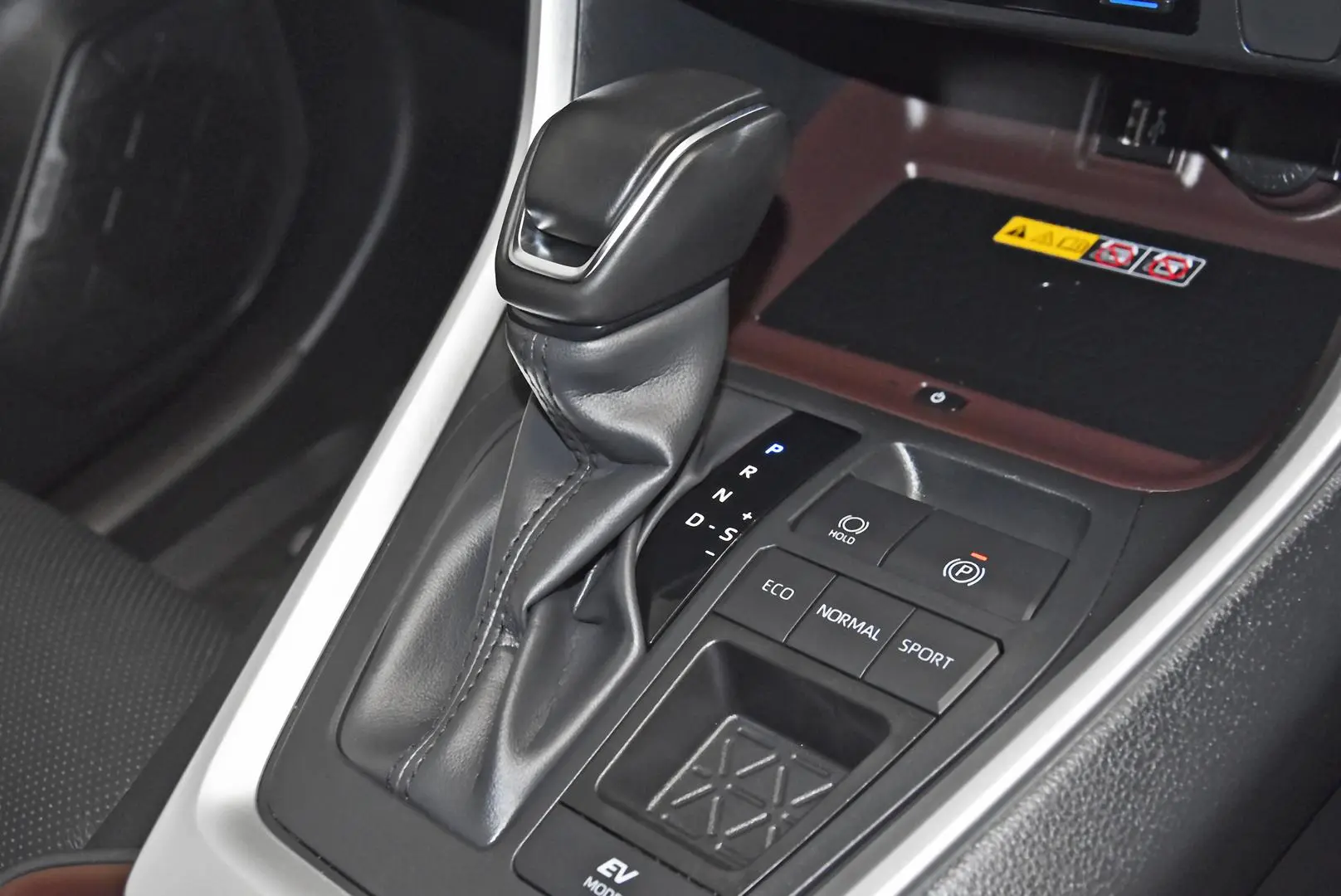 2024 Toyota RAV4 Gallery Image 14