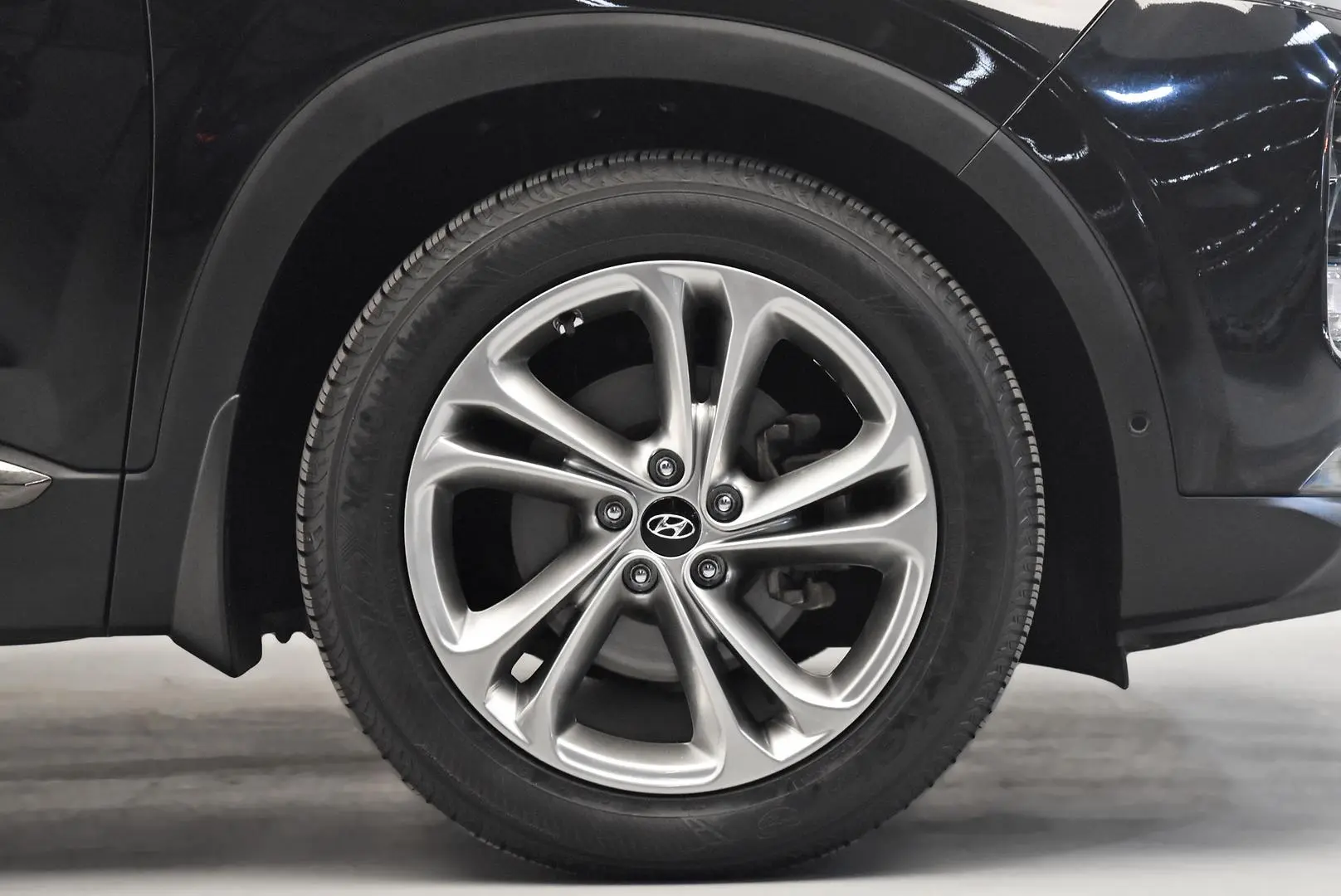 2018 Hyundai Santa Fe Gallery Image 25