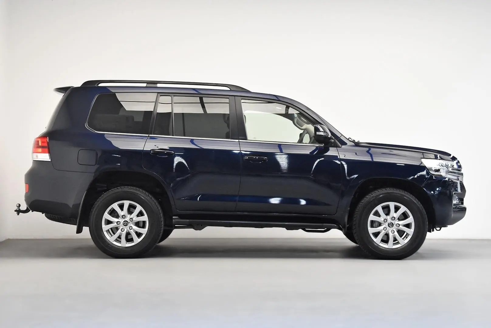 2019 Toyota Landcruiser Gallery Image 3