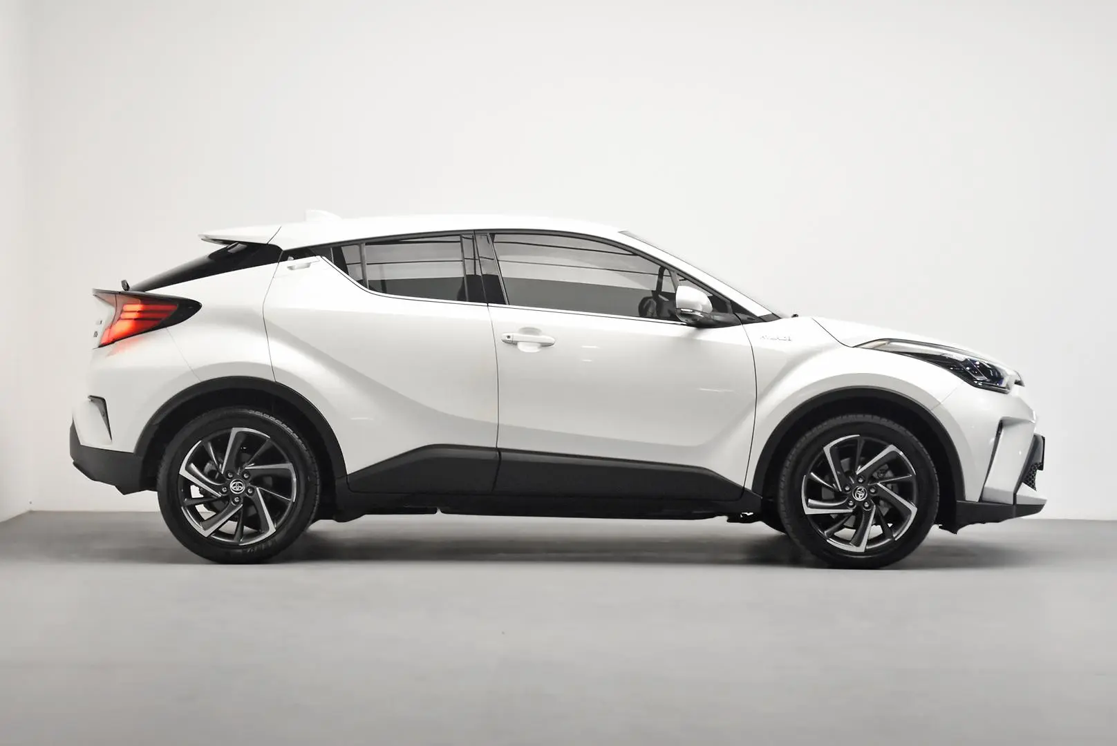2020 Toyota C-HR Gallery Image 3