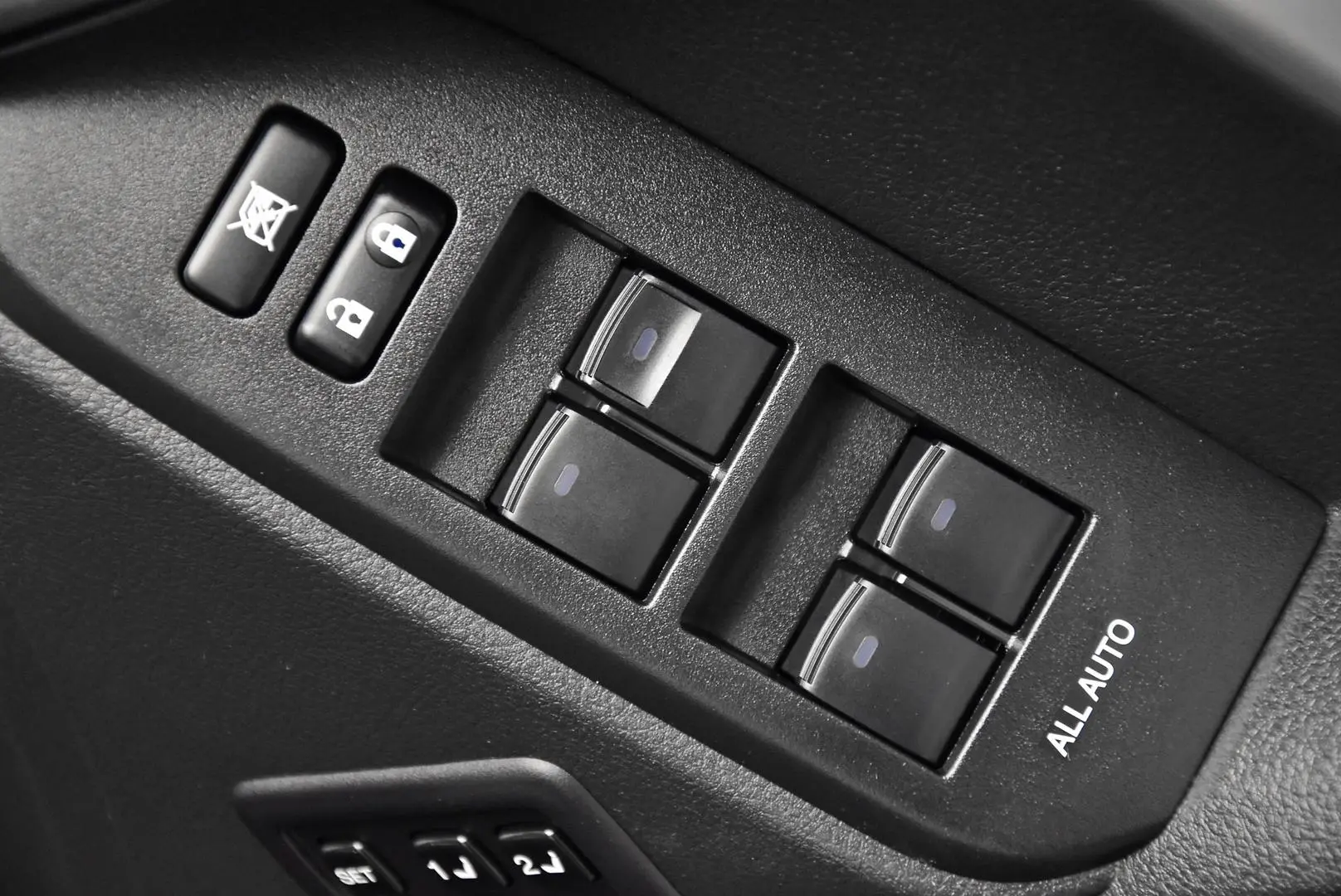 2023 Toyota Landcruiser Prado Gallery Image 9