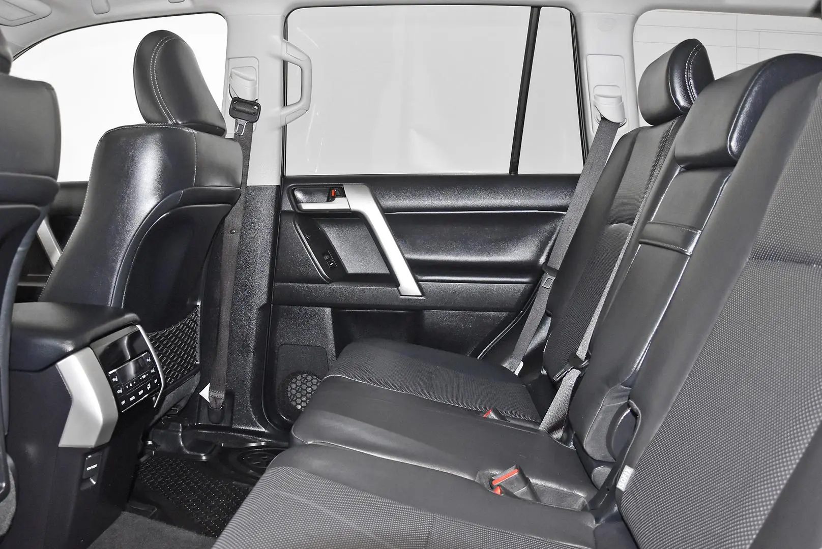 2023 Toyota Landcruiser Prado Gallery Image 19
