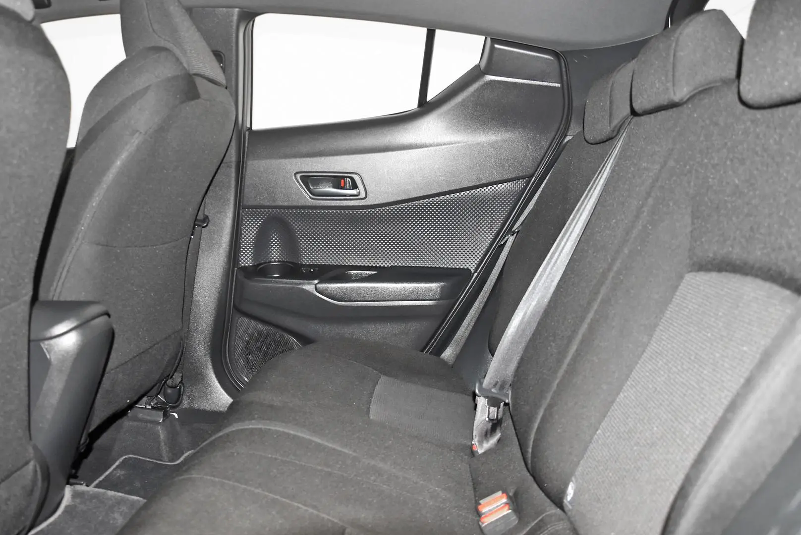 2019 Toyota C-HR Gallery Image 18