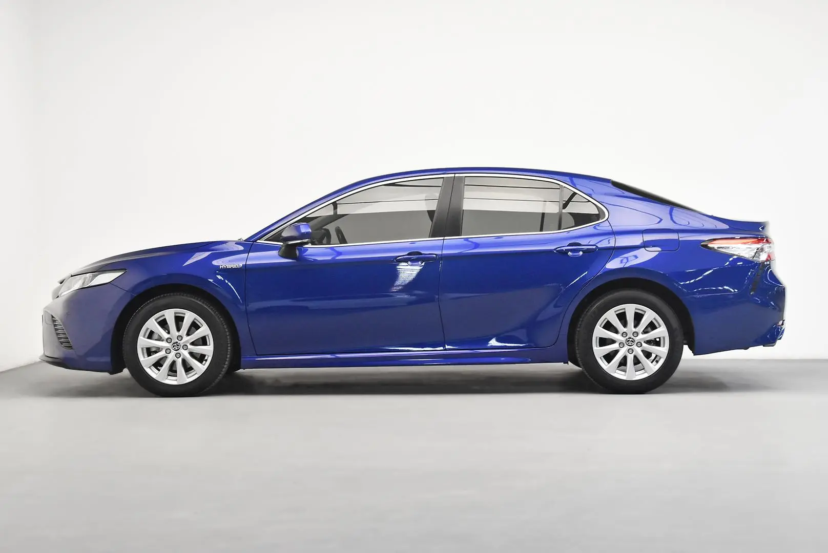 2020 Toyota Camry Gallery Image 4