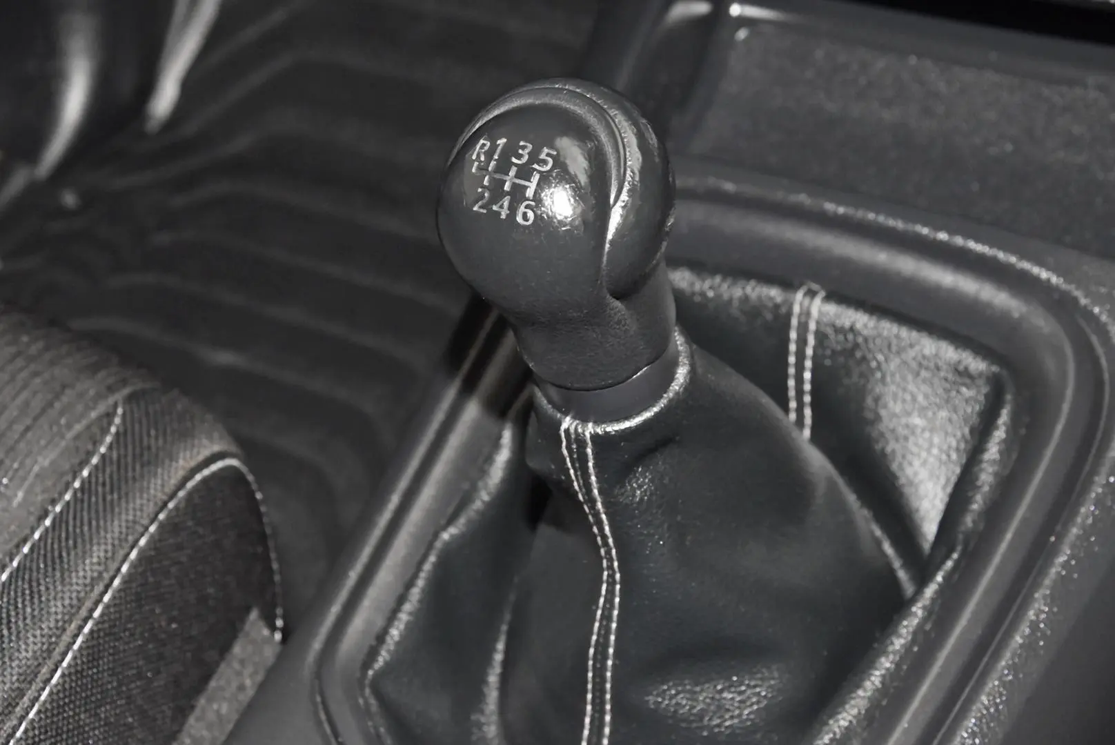 2022 Toyota Hilux Gallery Image 13