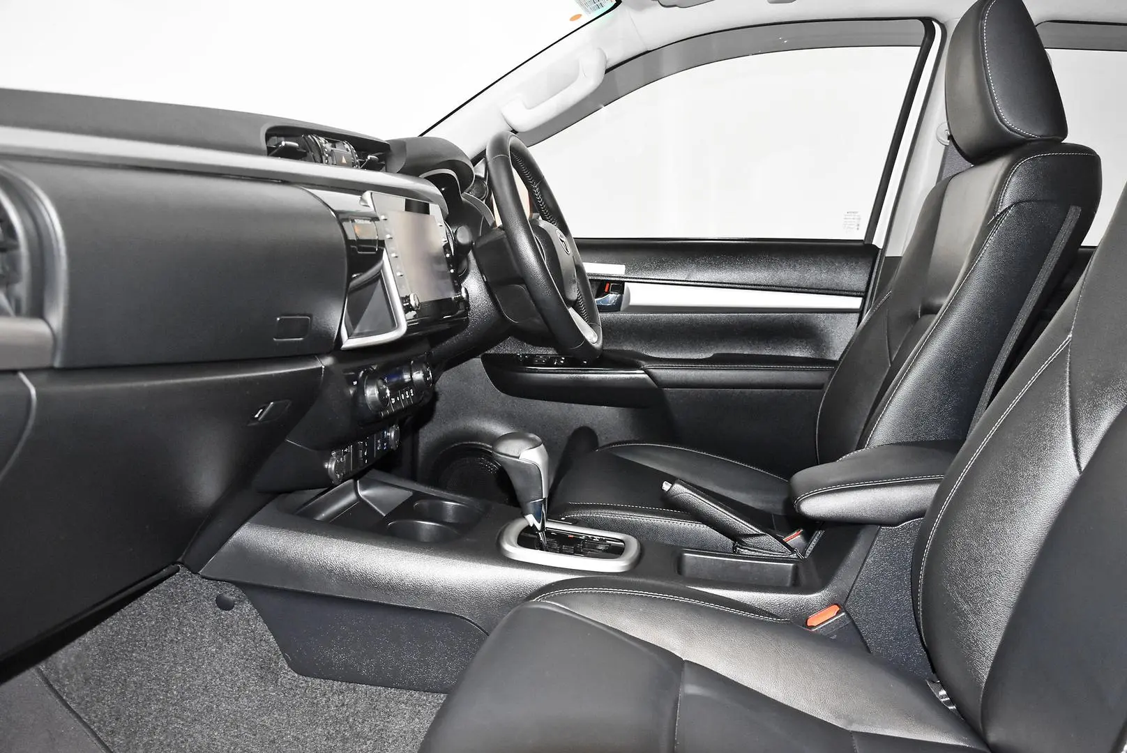 2023 Toyota Hilux Gallery Image 18