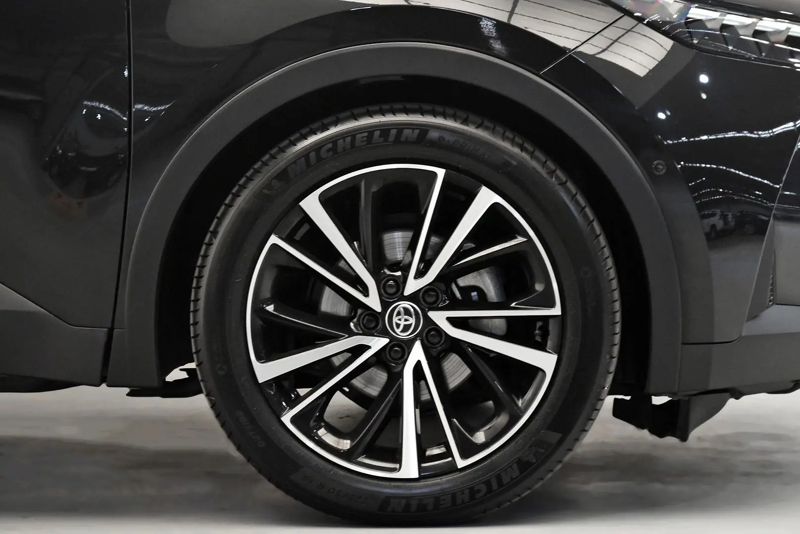 2024 Toyota C-HR Gallery Image 24