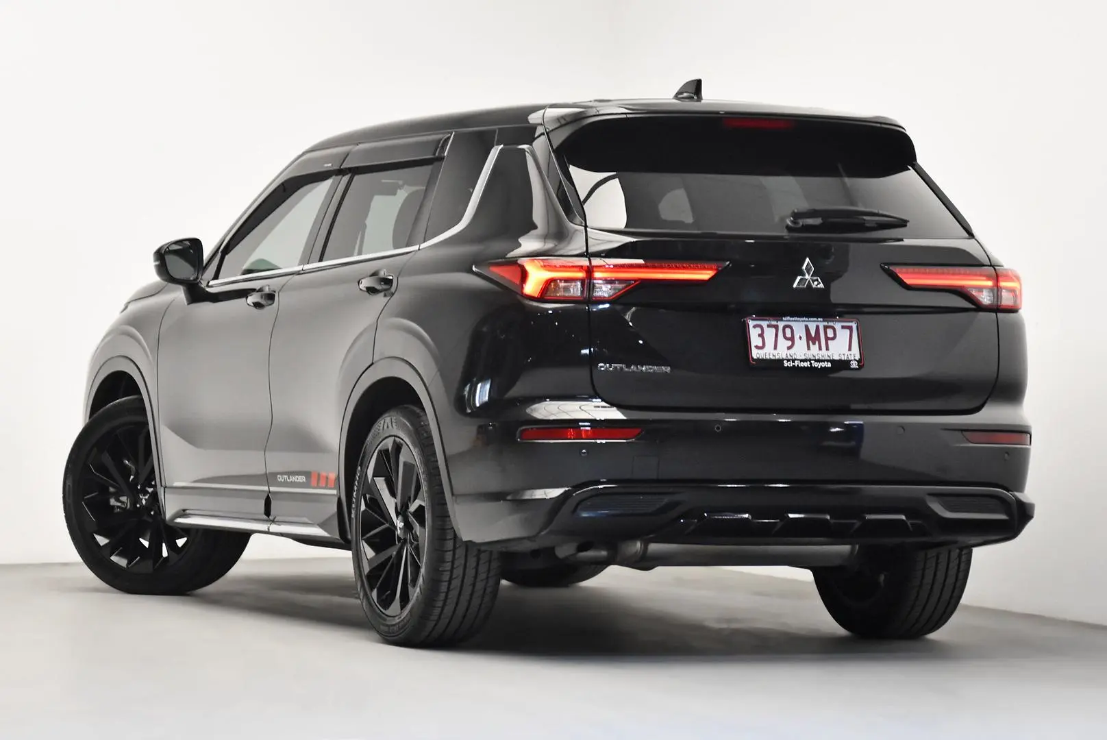 2023 Mitsubishi Outlander Gallery Image 5