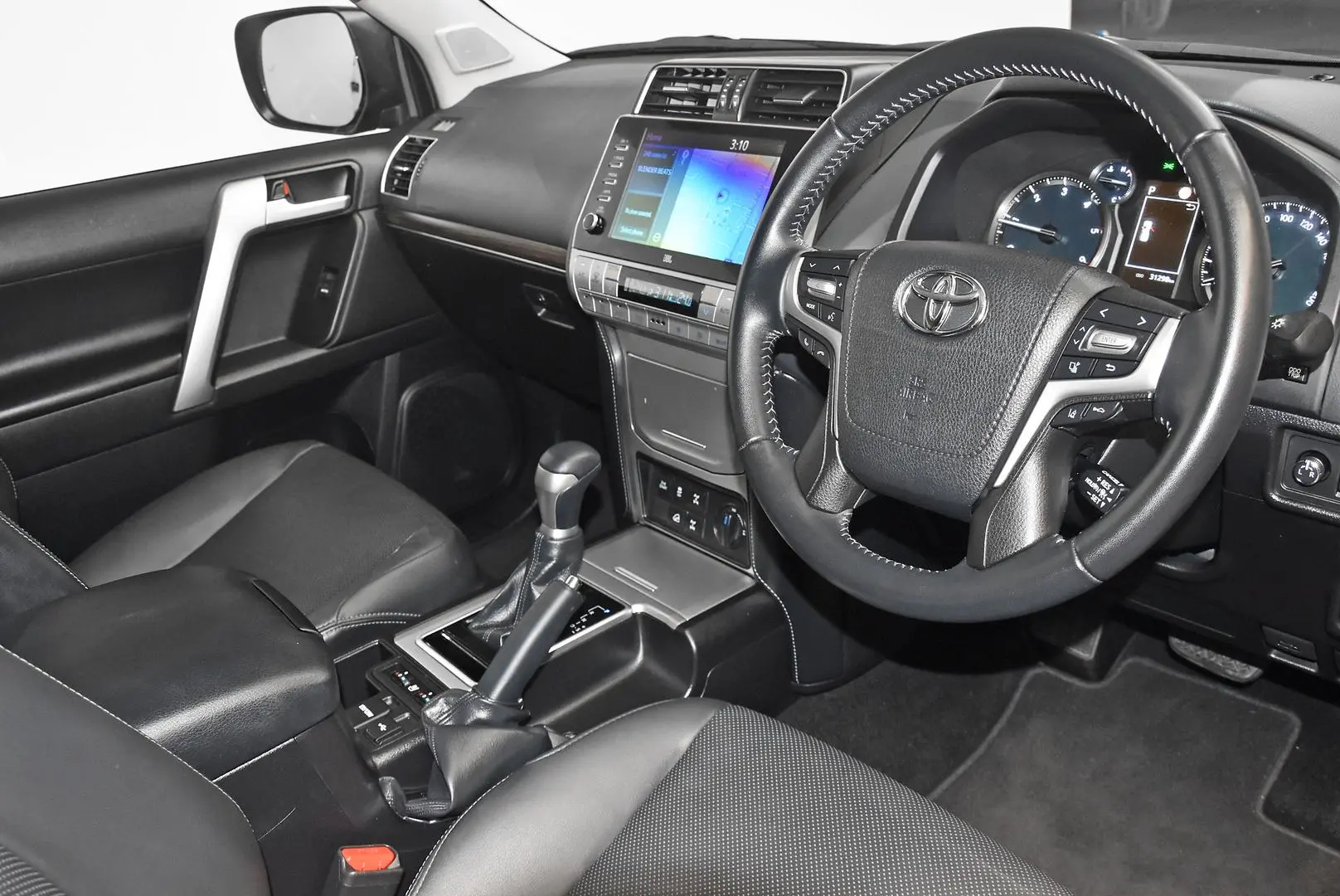 2023 Toyota Landcruiser Prado Gallery Image 7
