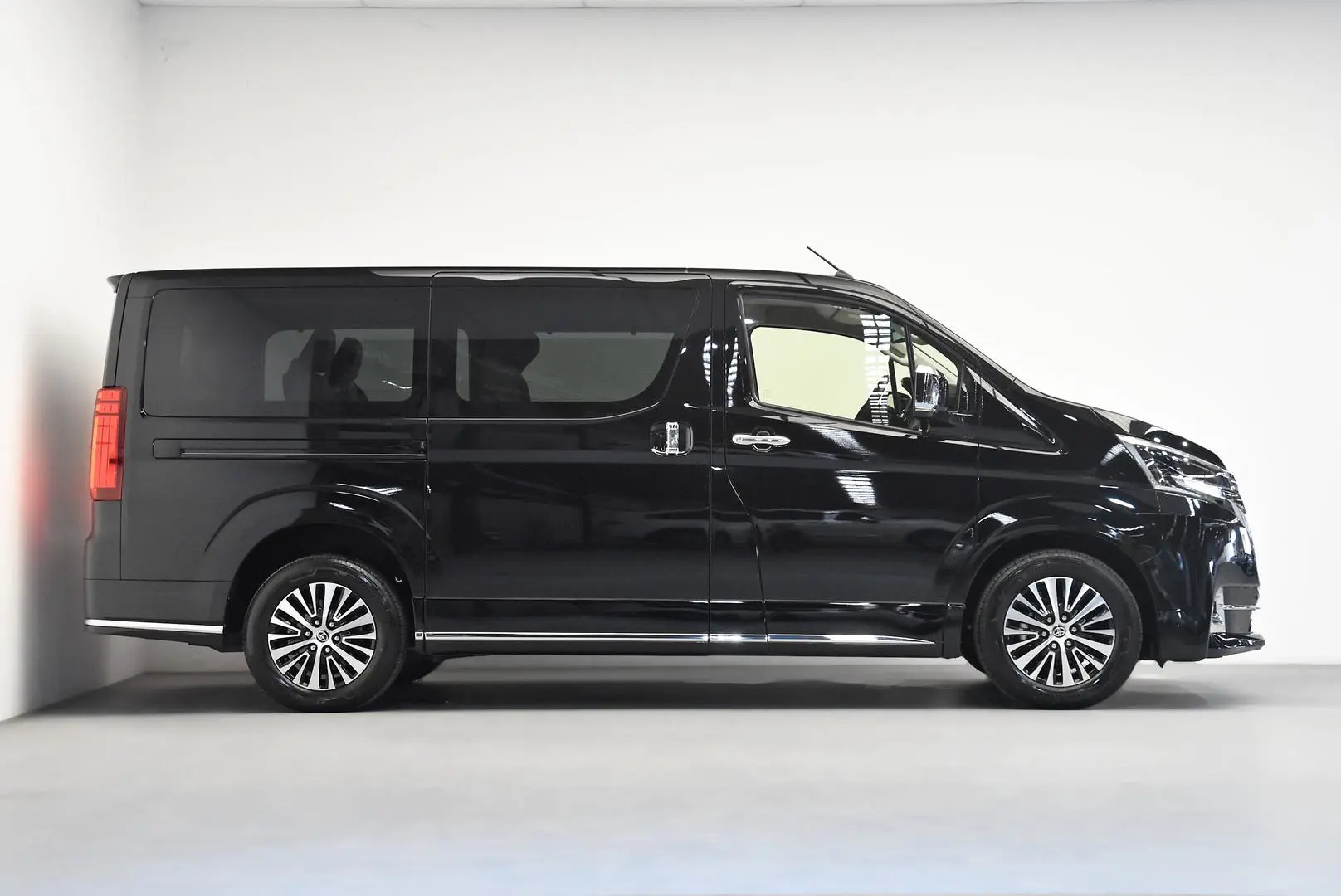 2025 Toyota Granvia Gallery Image 3