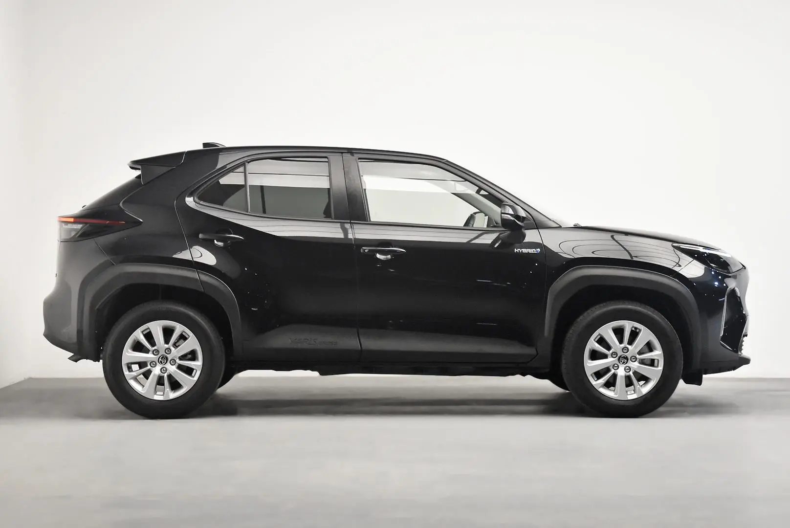 2022 Toyota Yaris Cross Gallery Image 3
