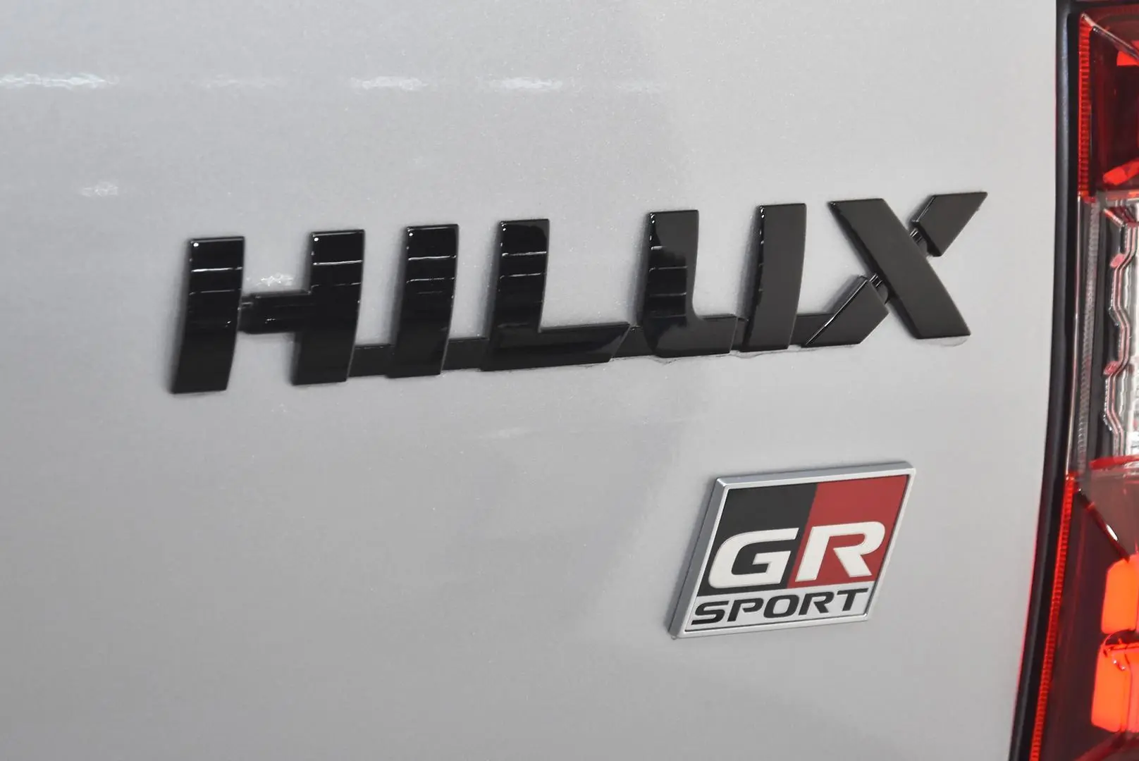2024 Toyota Hilux Gallery Image 7
