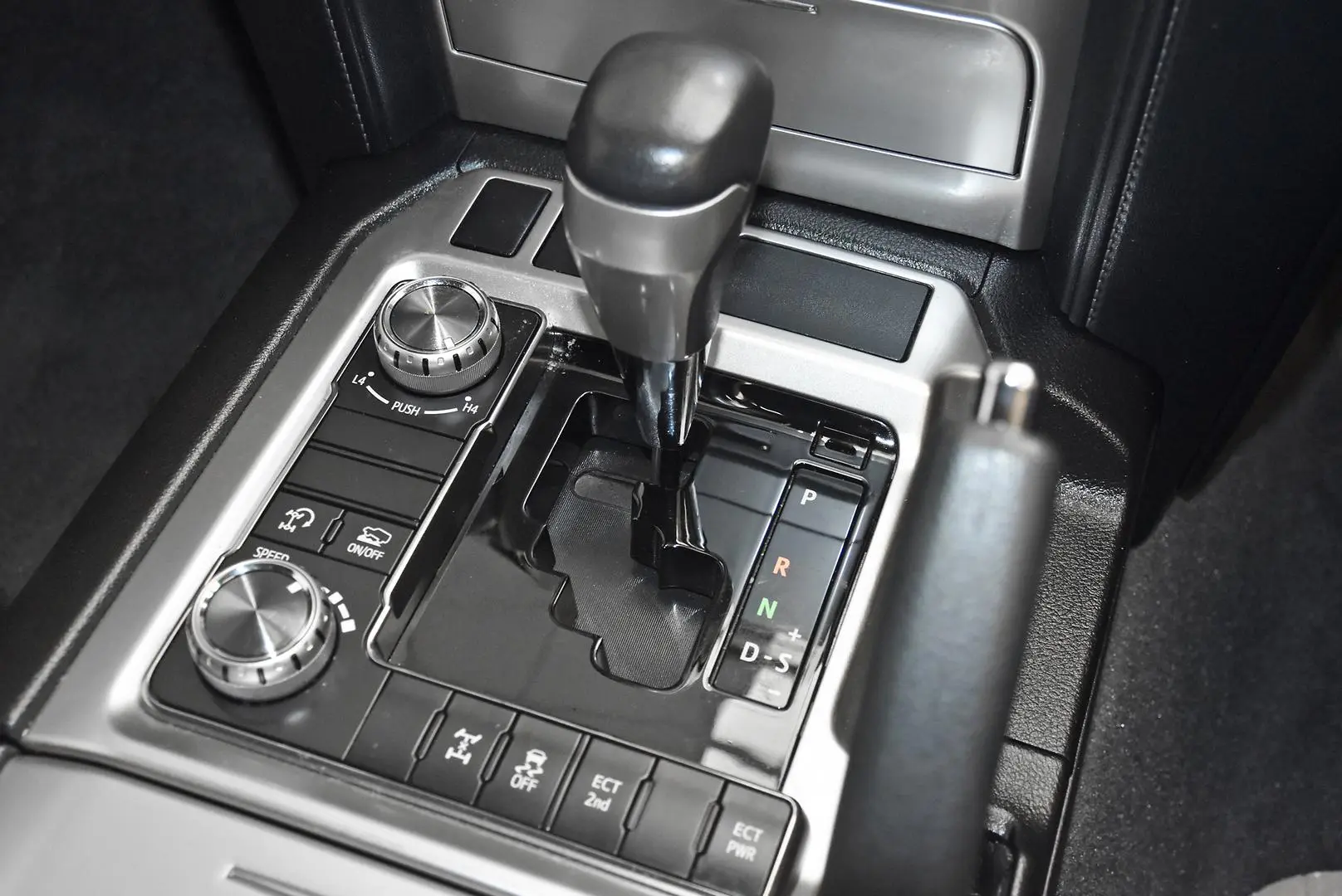 2020 Toyota Landcruiser Gallery Image 13
