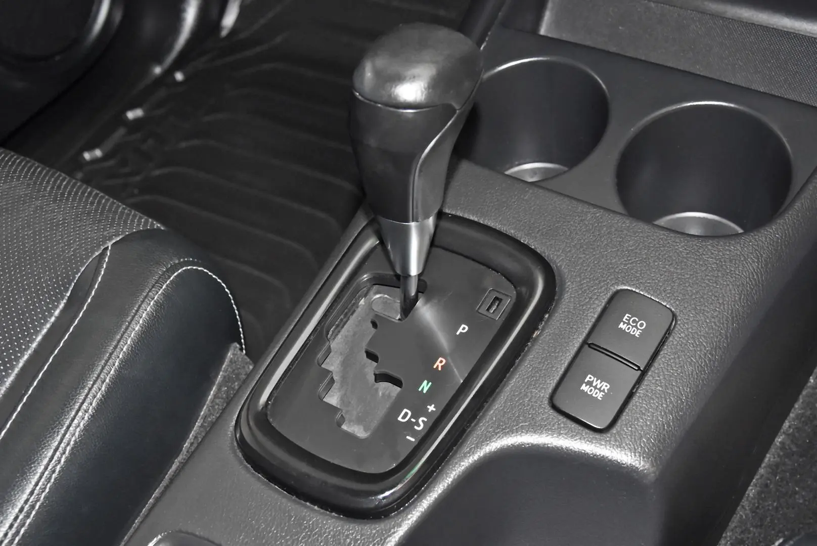 2018 Toyota Hilux Gallery Image 13