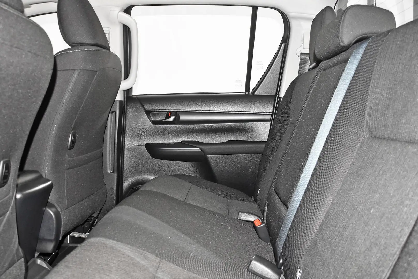 2025 Toyota Hilux Gallery Image 18