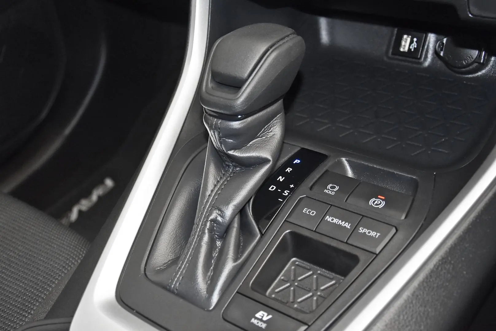 2024 Toyota RAV4 Gallery Image 14