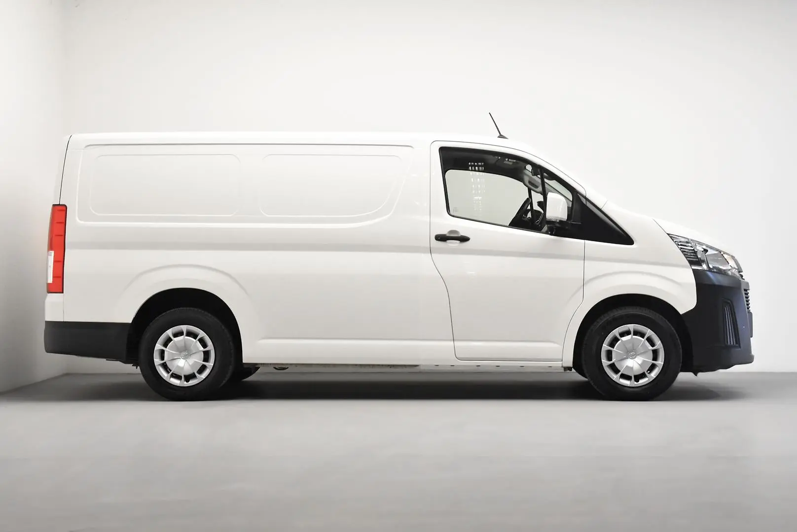 2021 Toyota Hiace Gallery Image 3