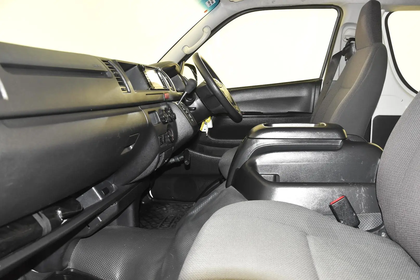 2017 Toyota Hiace Gallery Image 17