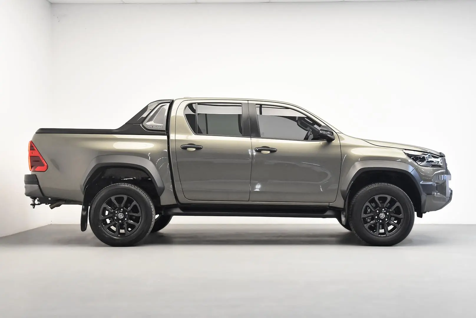 2024 Toyota Hilux Gallery Image 3