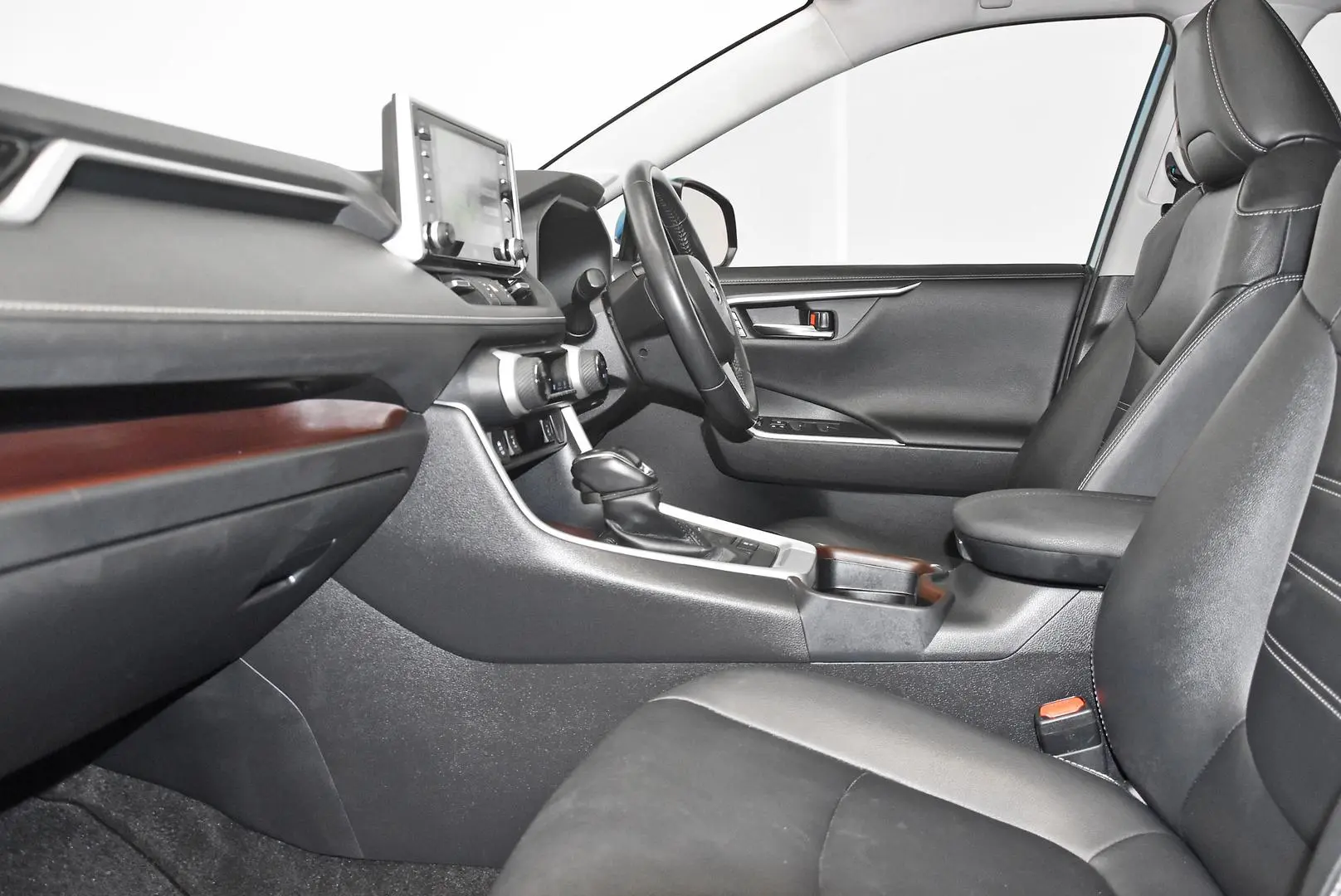 2020 Toyota RAV4 Gallery Image 18