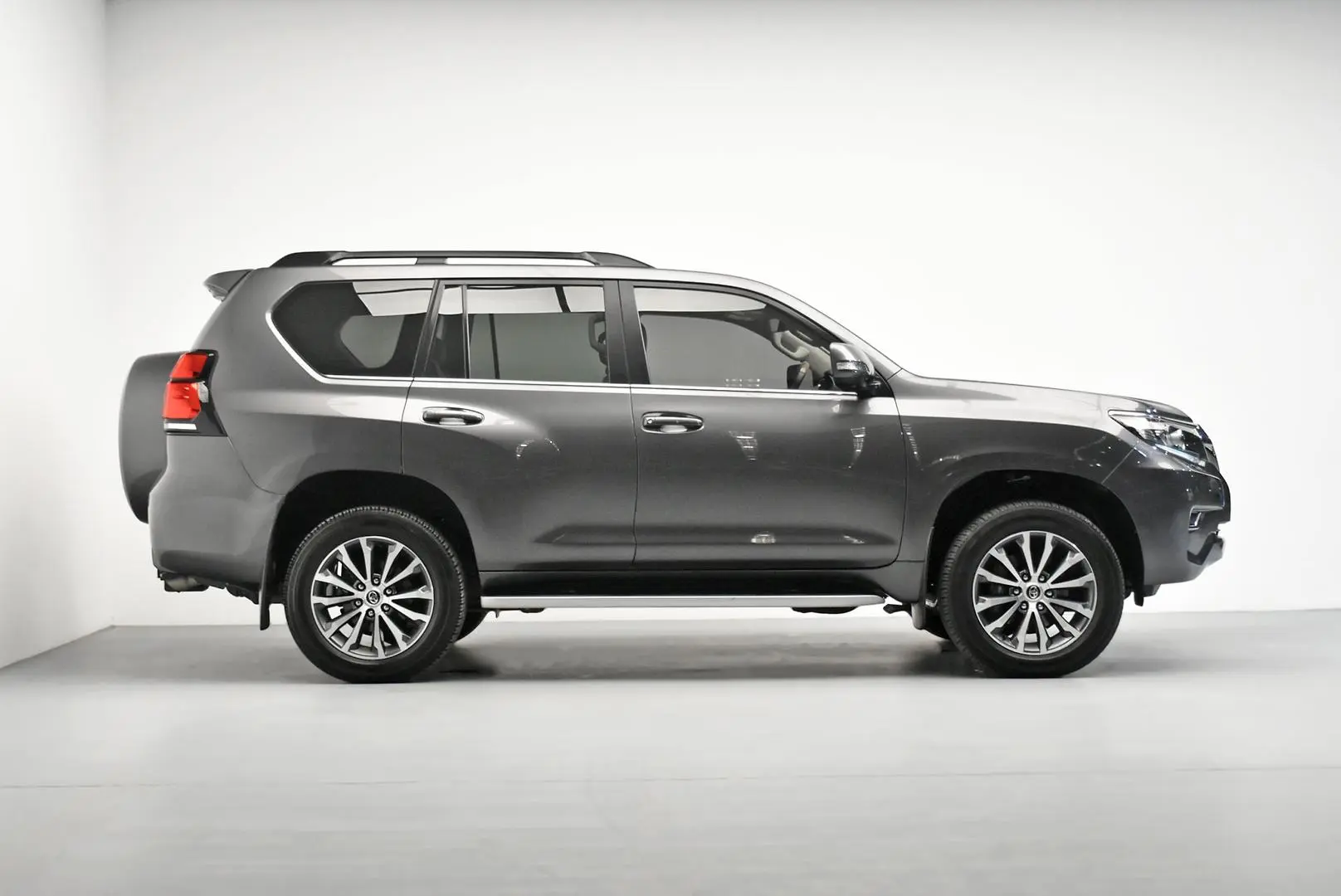 2023 Toyota Landcruiser Prado Gallery Image 3