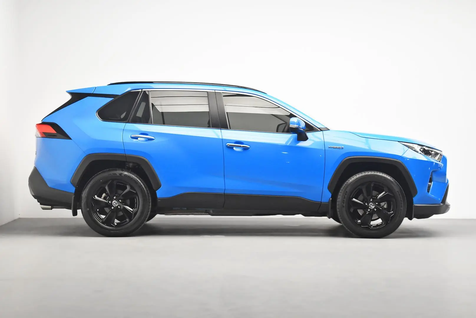 2019 Toyota RAV4 Gallery Image 3