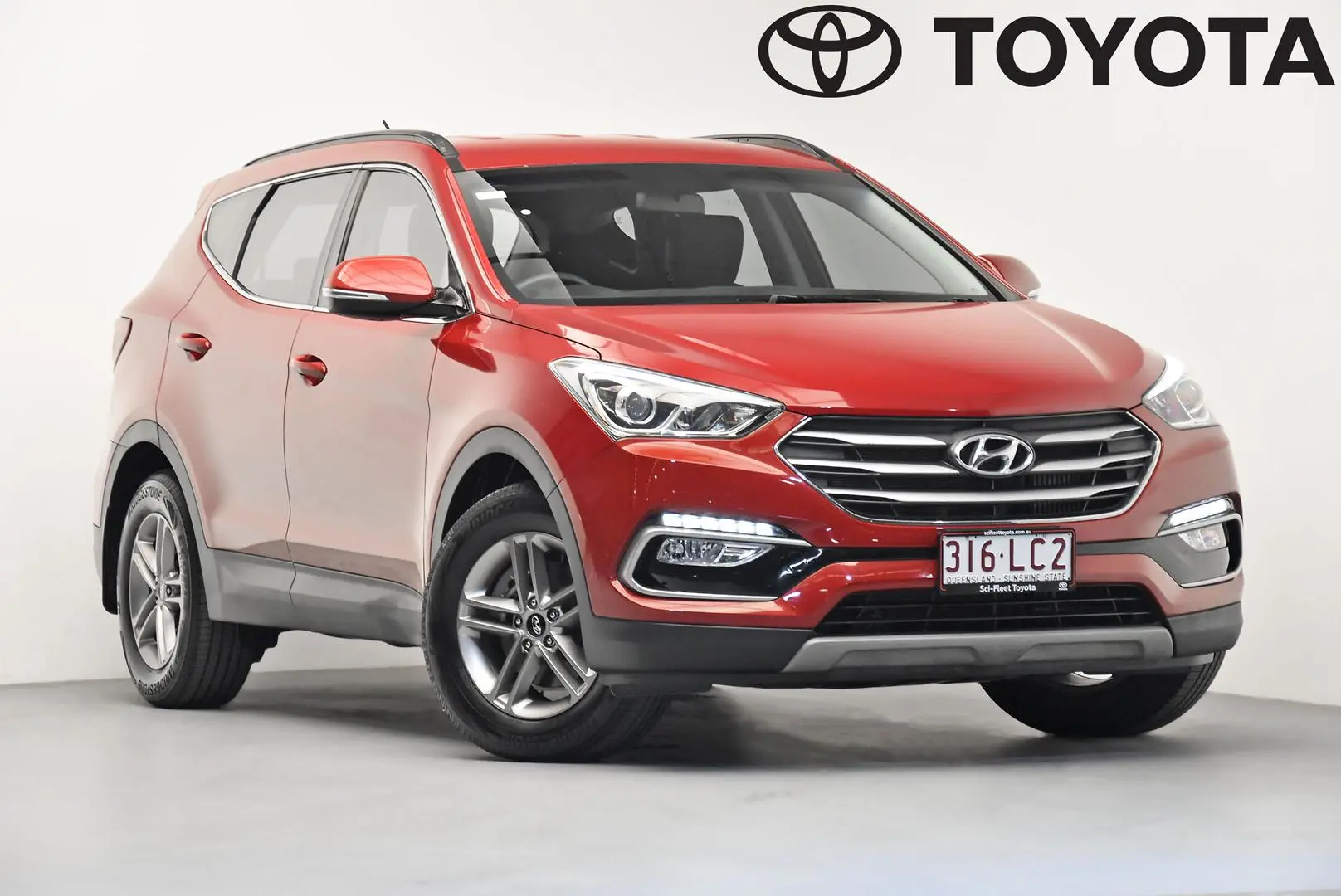 2017 Hyundai Santa Fe Gallery Image 1