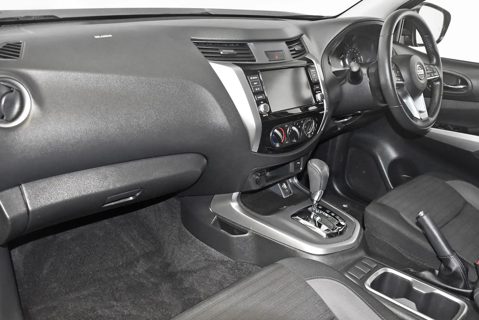 2021 Nissan Navara Gallery Image 15