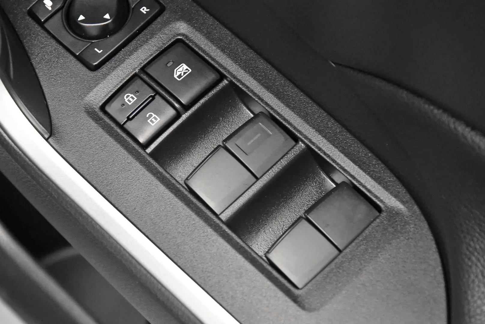 2025 Toyota RAV4 Gallery Image 10