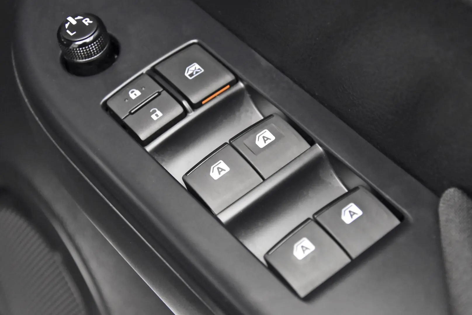 2024 Toyota Hilux Gallery Image 9