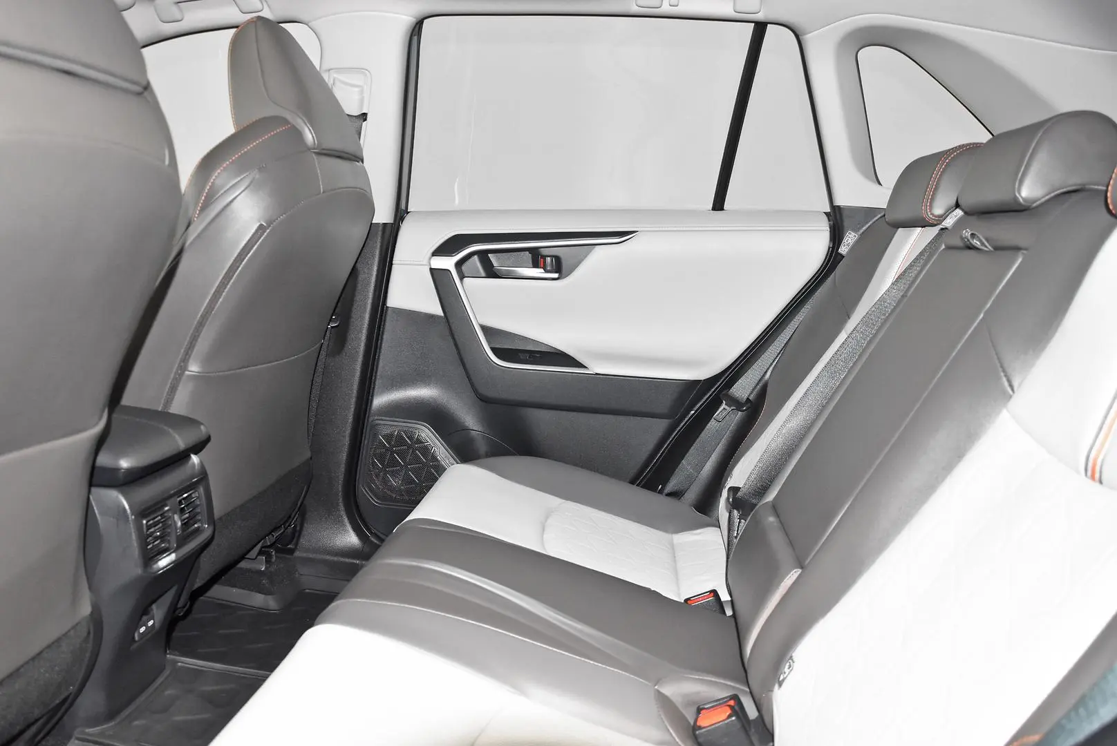 2024 Toyota RAV4 Gallery Image 19
