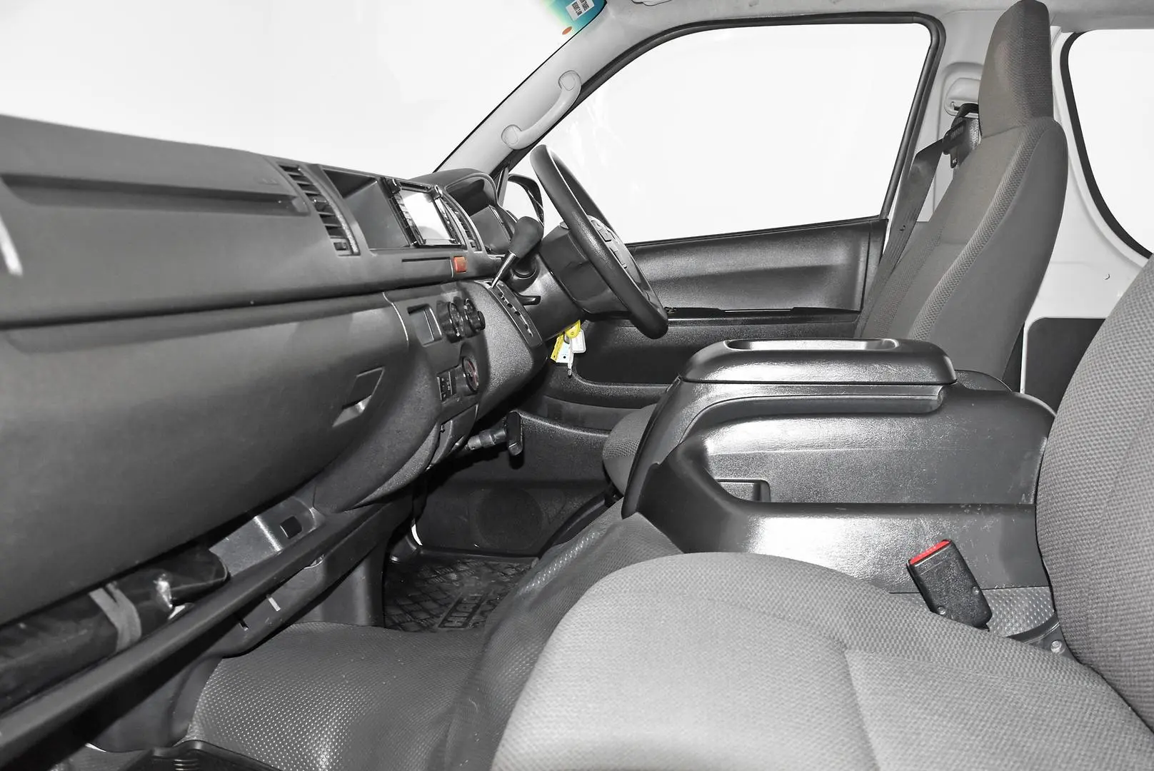 2017 Toyota Hiace Gallery Image 17