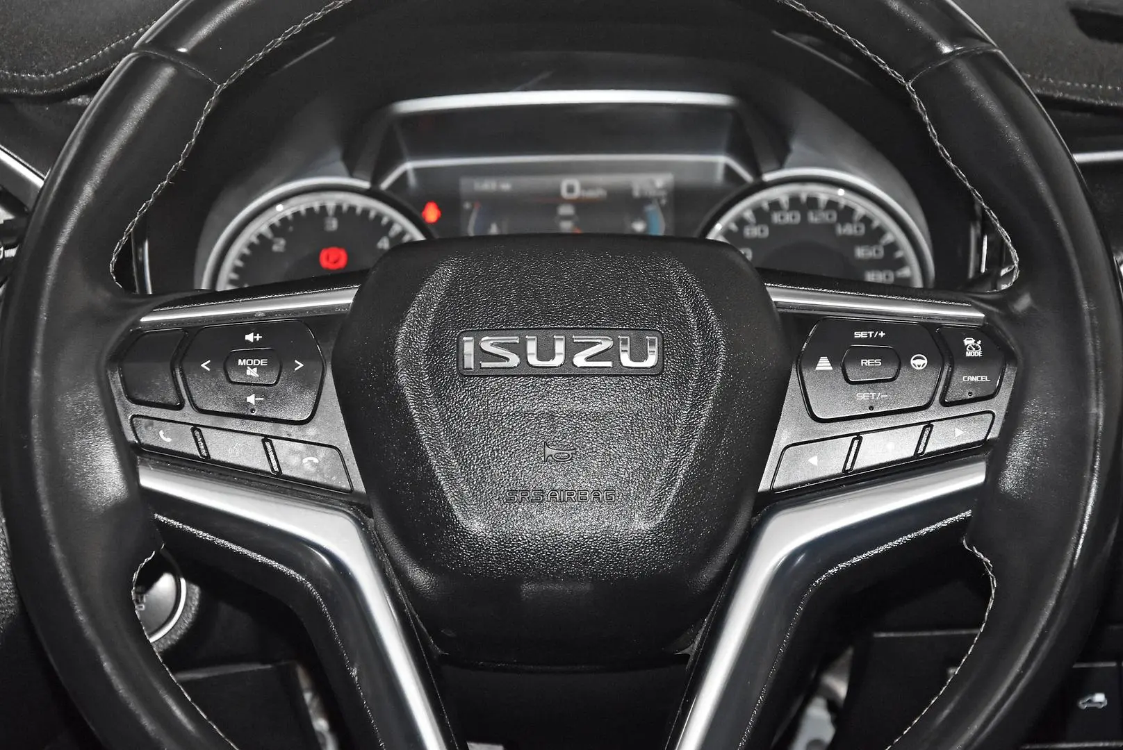 2022 Isuzu D-MAX Gallery Image 15