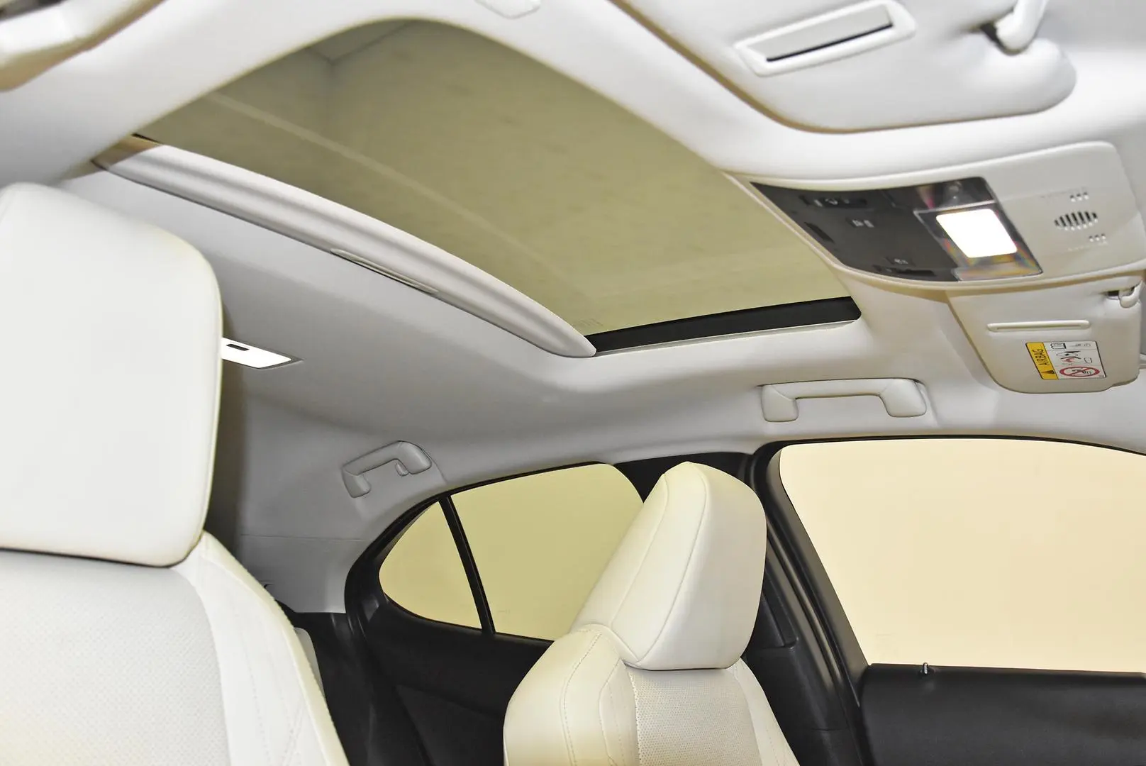 2019 Lexus UX Gallery Image 19