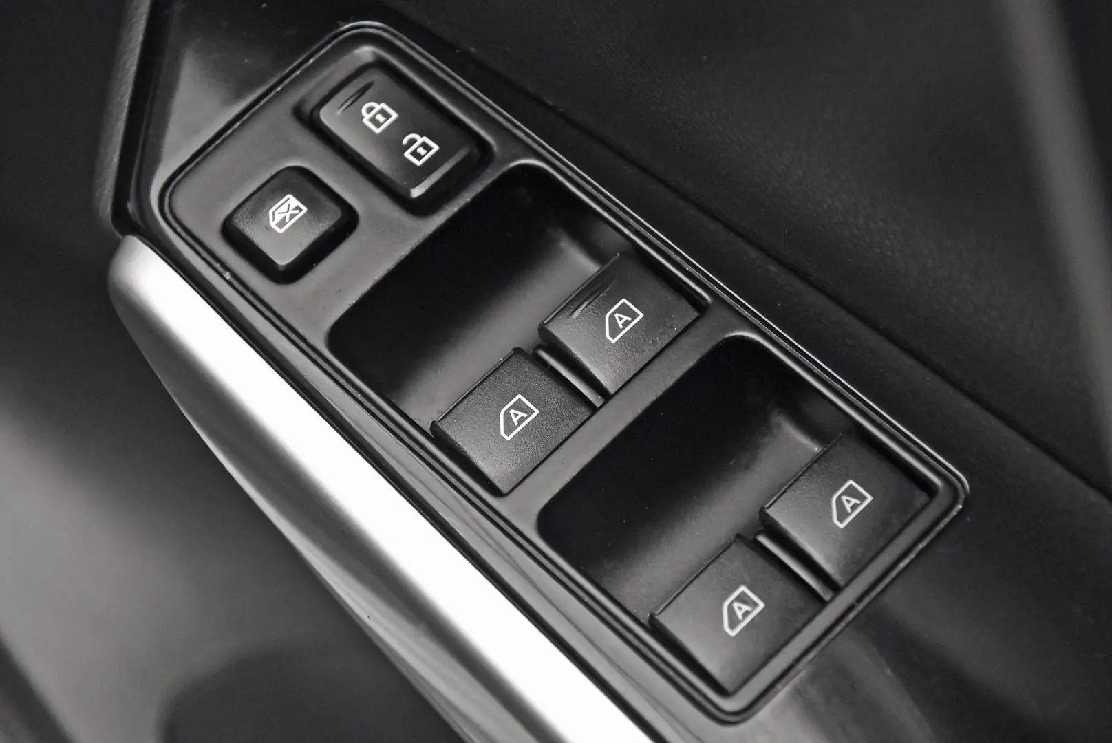 2022 Mitsubishi Pajero Sport Gallery Image 9