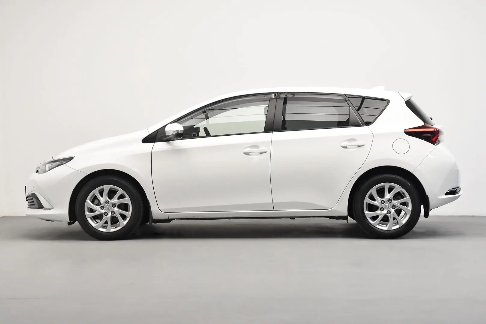 2018 Toyota Corolla Gallery Image 4