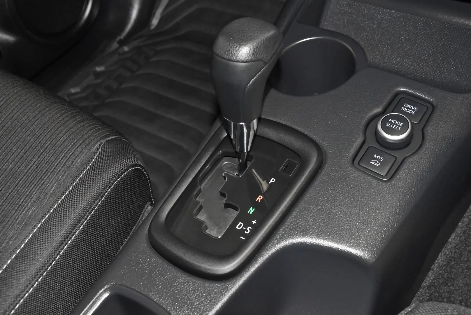 2024 Toyota Hilux Gallery Image 13