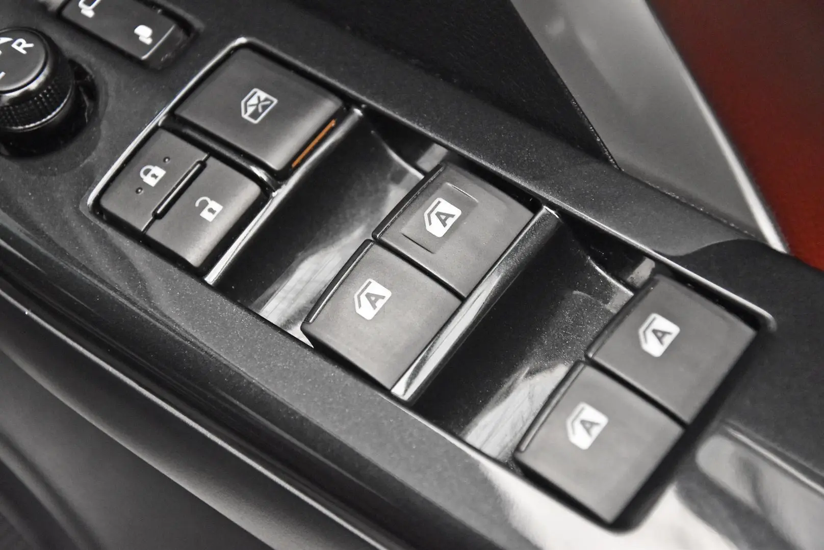 2018 Toyota Fortuner Gallery Image 8