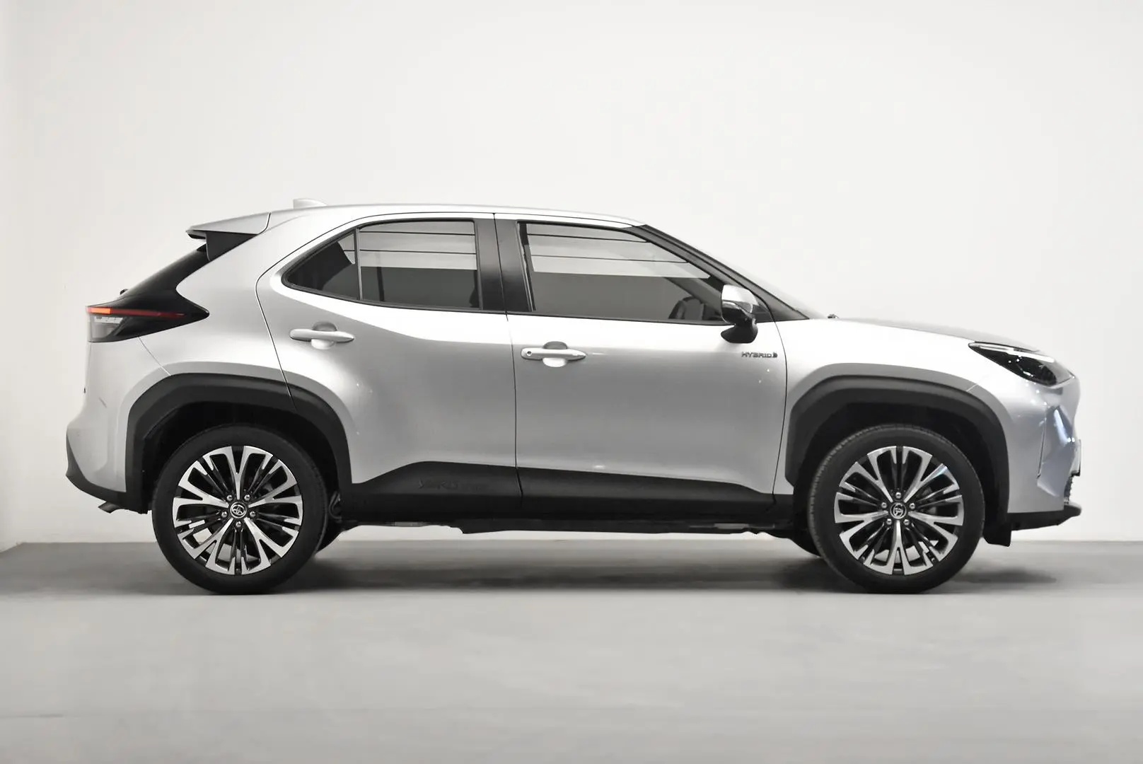 2021 Toyota Yaris Cross Gallery Image 3
