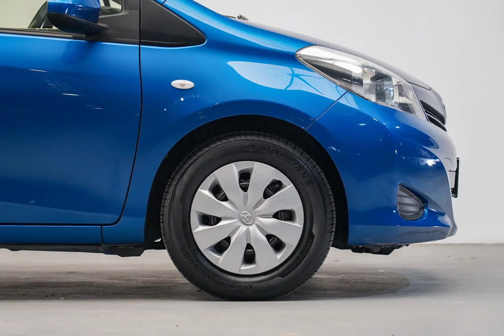 2013 Toyota Yaris Gallery Image 5