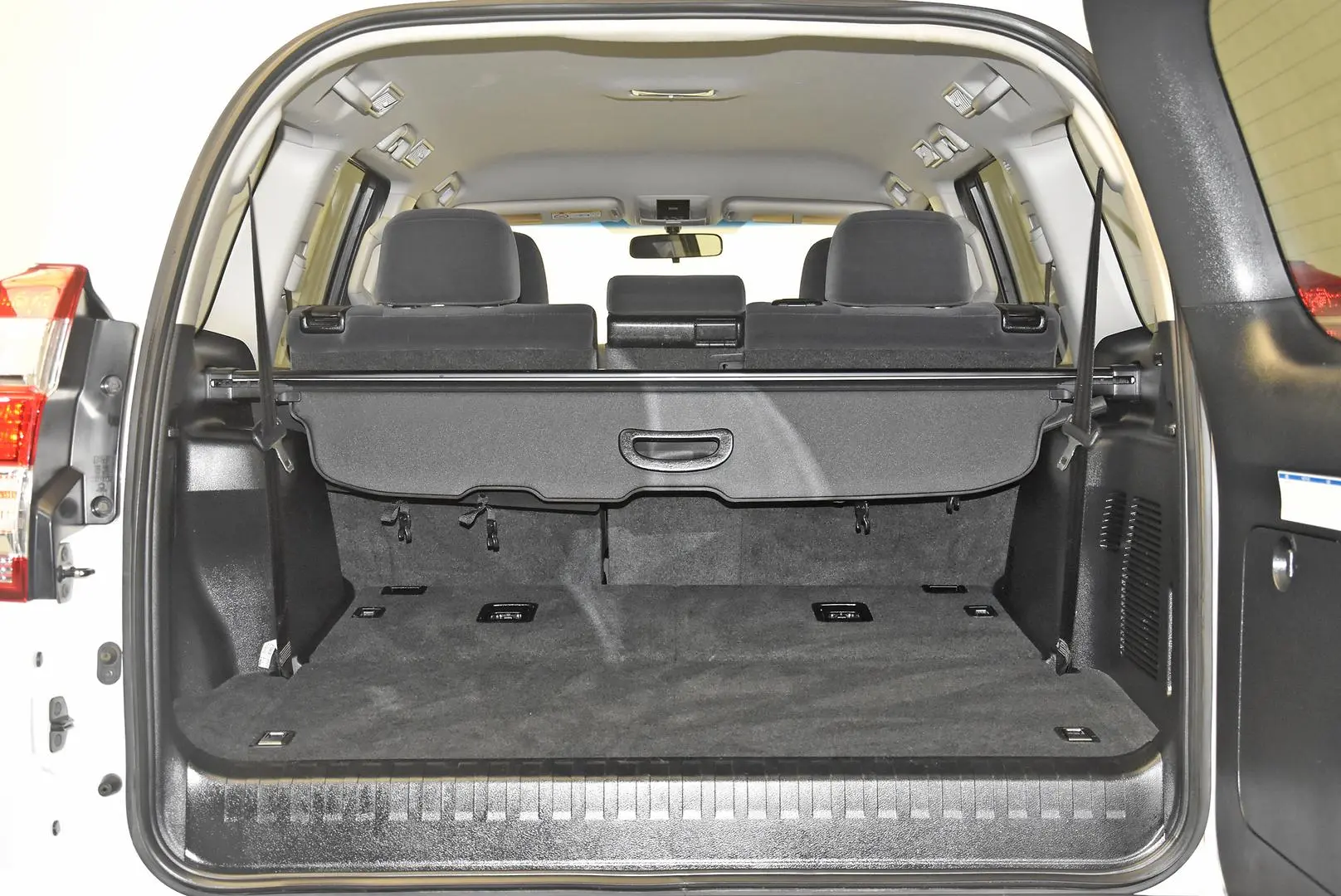 2016 Toyota Landcruiser Prado Gallery Image 19