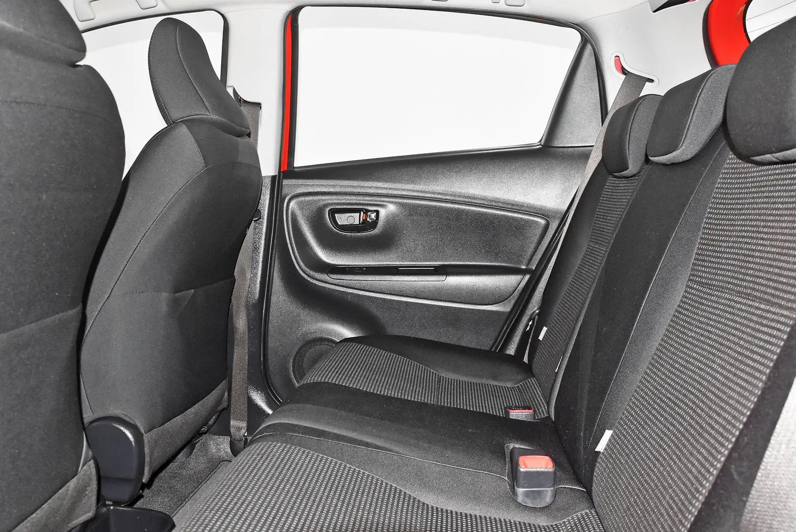 2016 Toyota Yaris Gallery Image 18